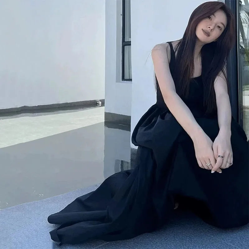 Long Black Dress With High Waist Round Neckline For Parties
